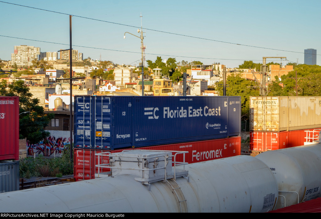 XFEU Container on a Ferromex intermodal train